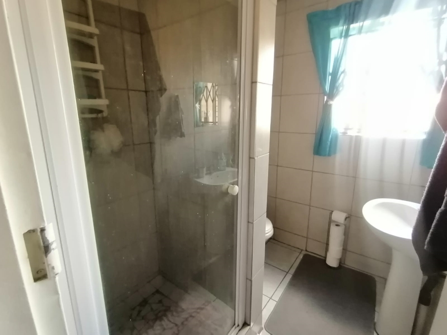 2 Bedroom Property for Sale in Cruywagenpark Gauteng