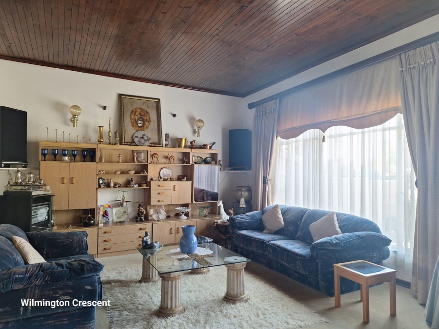 To Let 4 Bedroom Property for Rent in Lyndhurst Gauteng