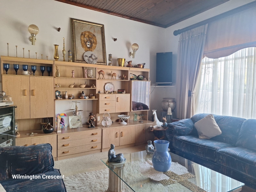 To Let 4 Bedroom Property for Rent in Lyndhurst Gauteng