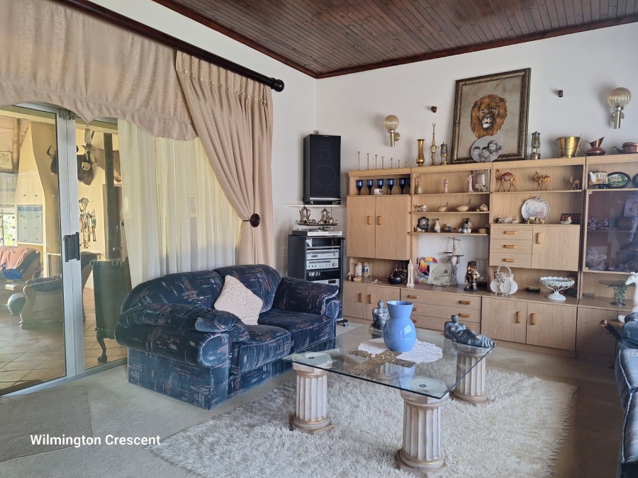 To Let 4 Bedroom Property for Rent in Lyndhurst Gauteng