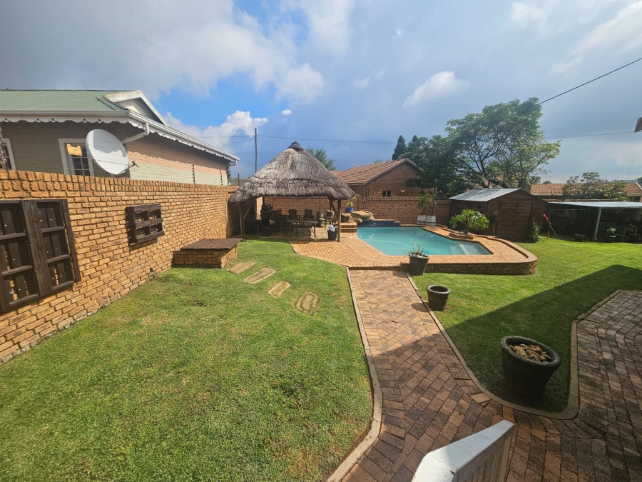 3 Bedroom Property for Sale in Greenhills Gauteng