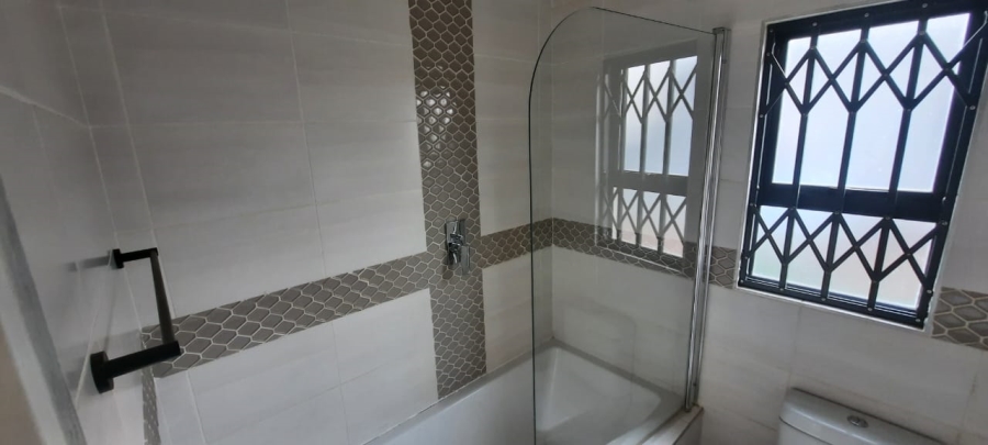 2 Bedroom Property for Sale in Andeon Gauteng