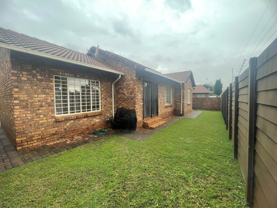 3 Bedroom Property for Sale in Eldoraigne Gauteng