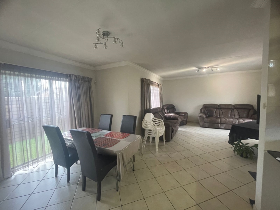 3 Bedroom Property for Sale in Eldoraigne Gauteng