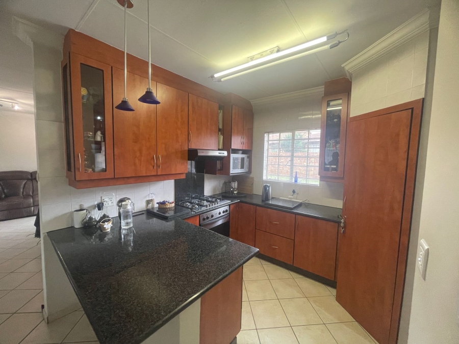 3 Bedroom Property for Sale in Eldoraigne Gauteng