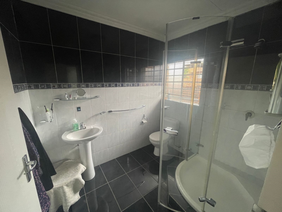 3 Bedroom Property for Sale in Eldoraigne Gauteng