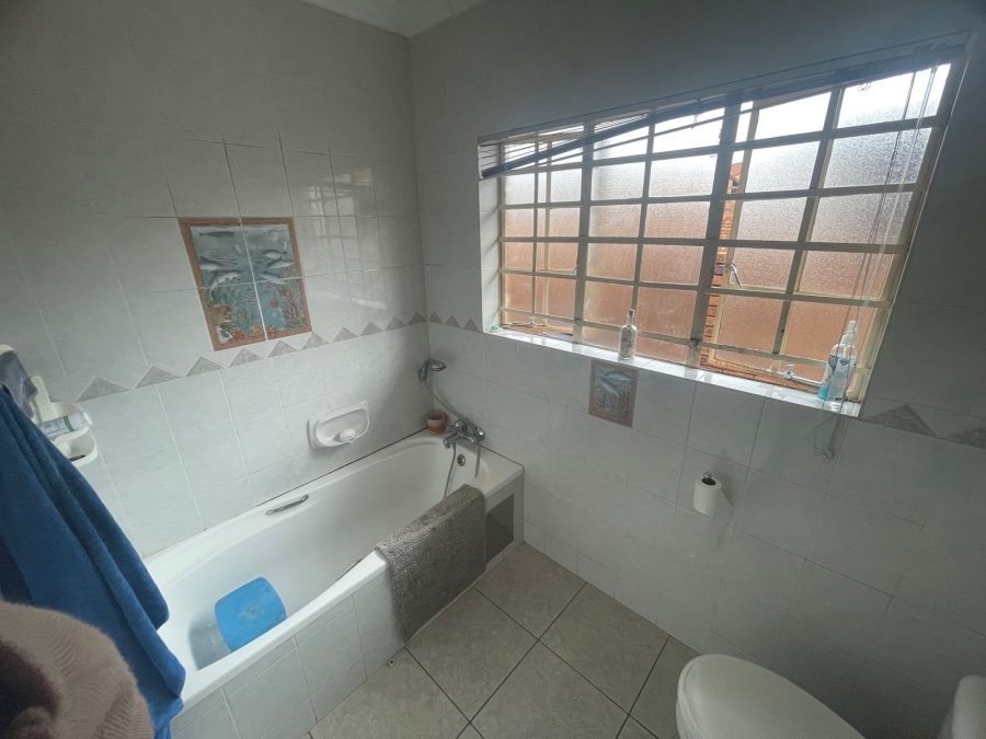 3 Bedroom Property for Sale in Eldoraigne Gauteng