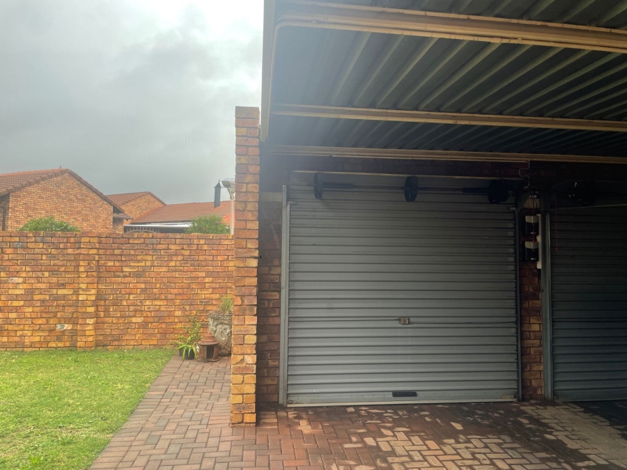 3 Bedroom Property for Sale in Eldoraigne Gauteng