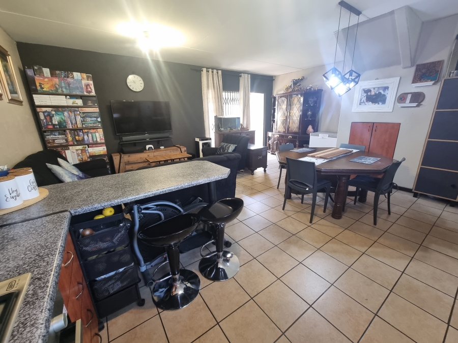 2 Bedroom Property for Sale in Greenstone Hill Gauteng