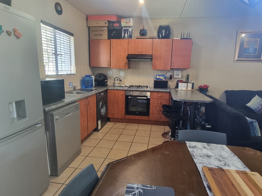 2 Bedroom Property for Sale in Greenstone Hill Gauteng