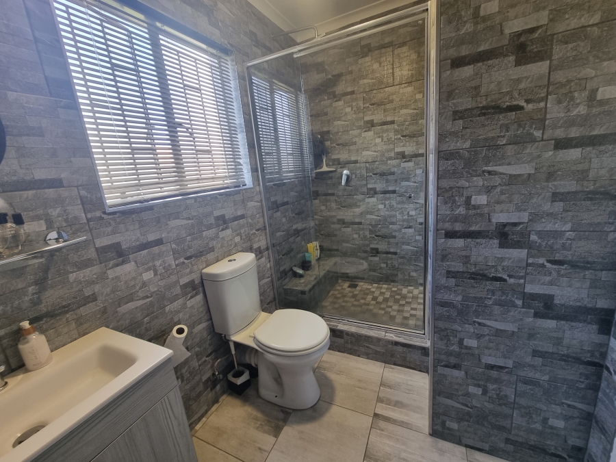 2 Bedroom Property for Sale in Greenstone Hill Gauteng
