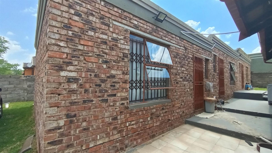 6 Bedroom Property for Sale in Norkem Park Gauteng
