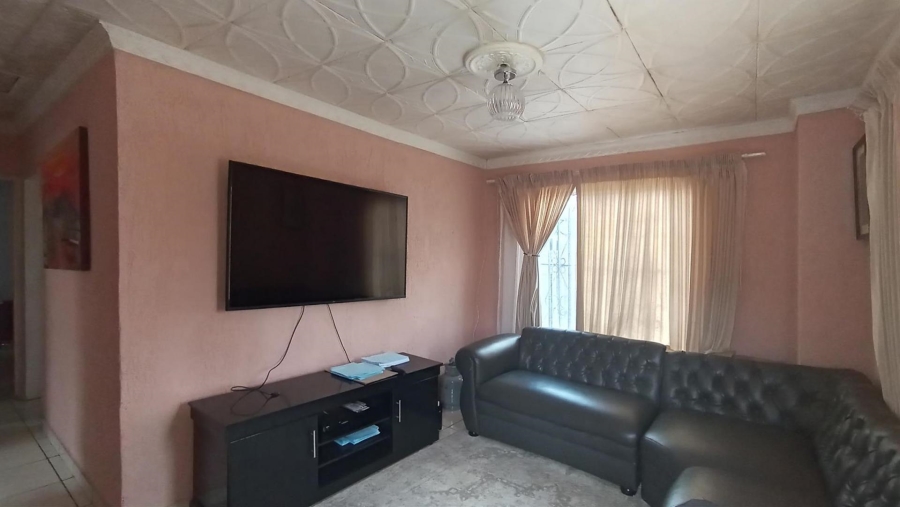 6 Bedroom Property for Sale in Norkem Park Gauteng