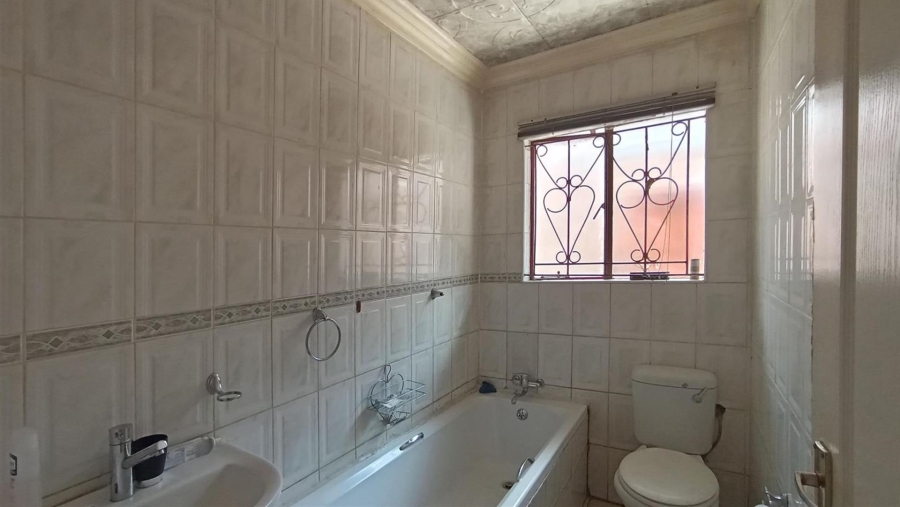 6 Bedroom Property for Sale in Norkem Park Gauteng