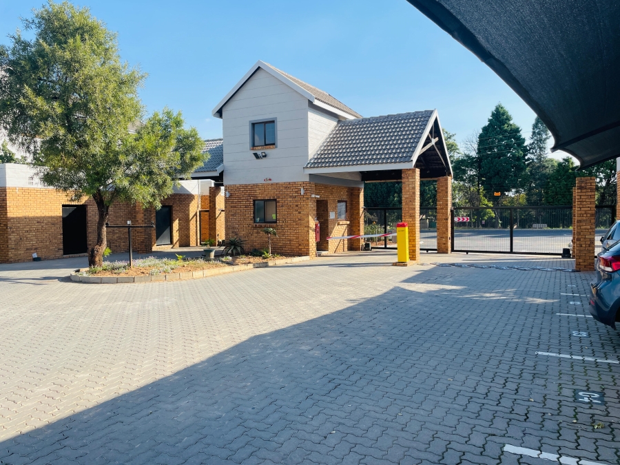 2 Bedroom Property for Sale in Blue Hills Gauteng