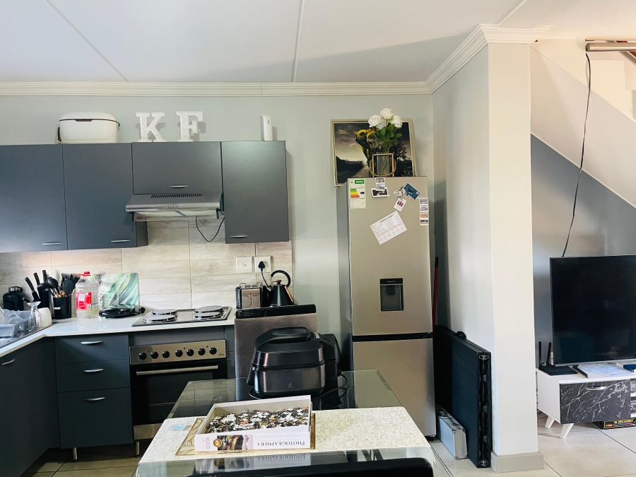 2 Bedroom Property for Sale in Blue Hills Gauteng