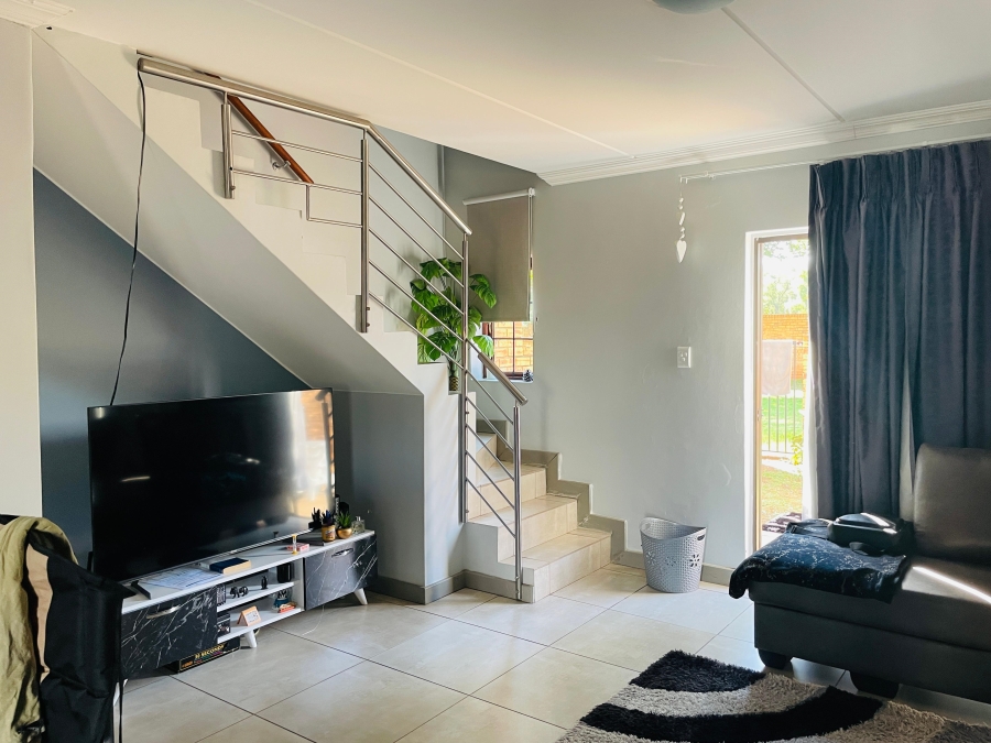 2 Bedroom Property for Sale in Blue Hills Gauteng