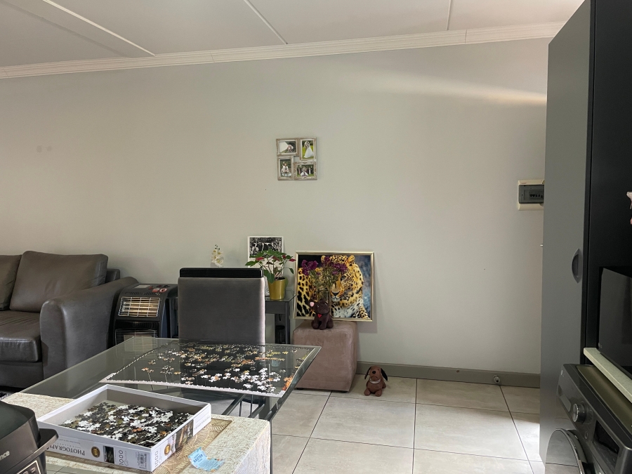 2 Bedroom Property for Sale in Blue Hills Gauteng