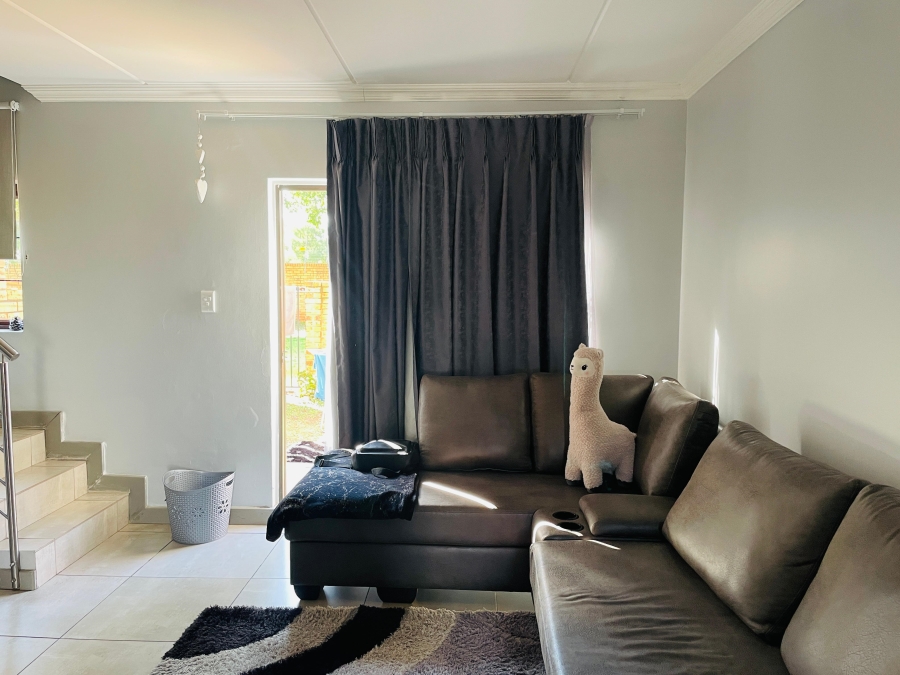 2 Bedroom Property for Sale in Blue Hills Gauteng