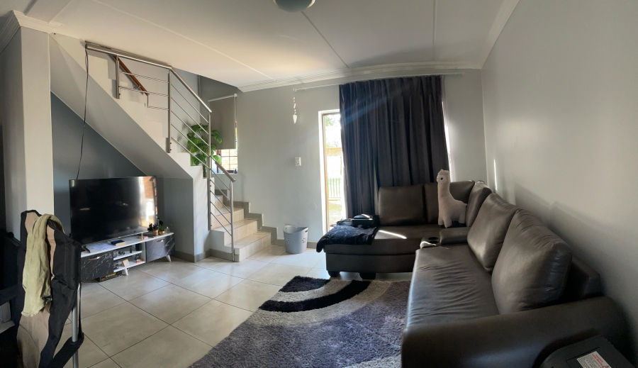 2 Bedroom Property for Sale in Blue Hills Gauteng