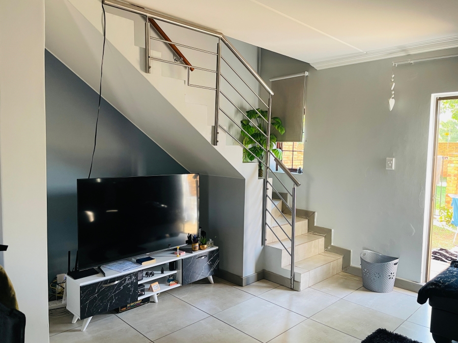 2 Bedroom Property for Sale in Blue Hills Gauteng