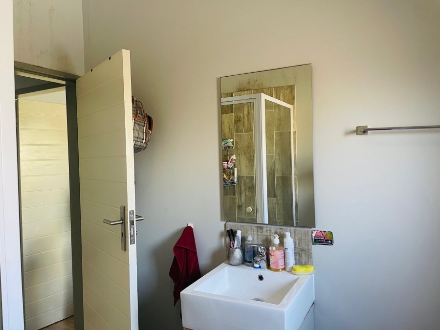 2 Bedroom Property for Sale in Blue Hills Gauteng