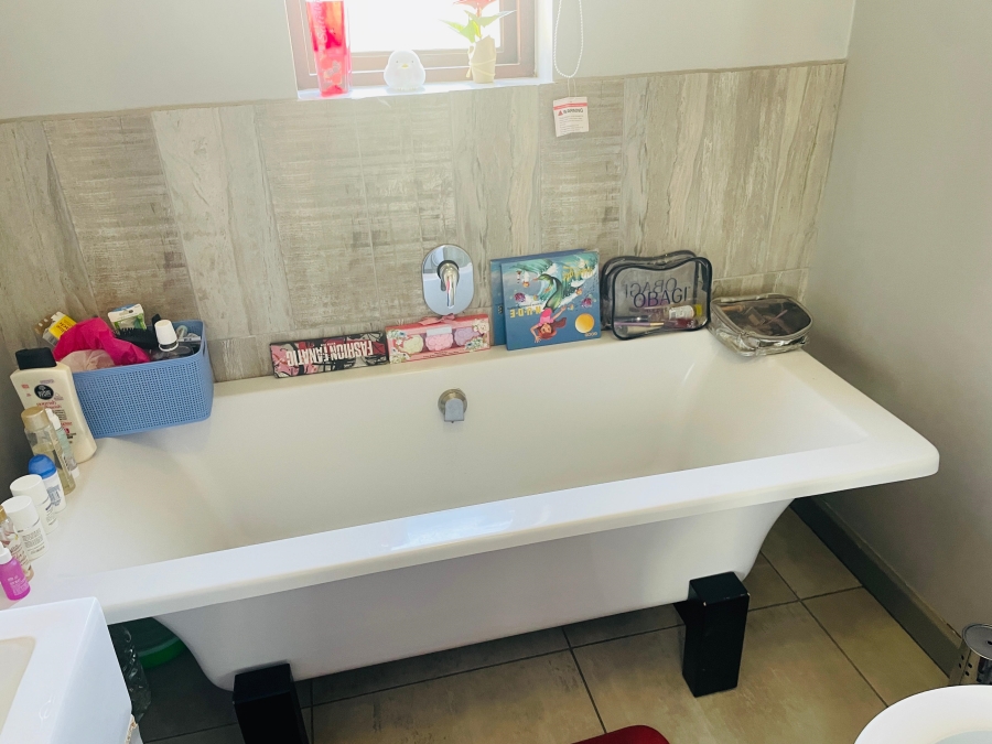 2 Bedroom Property for Sale in Blue Hills Gauteng