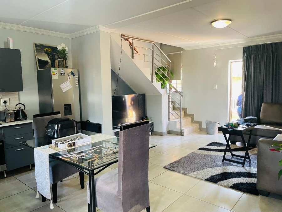2 Bedroom Property for Sale in Blue Hills Gauteng