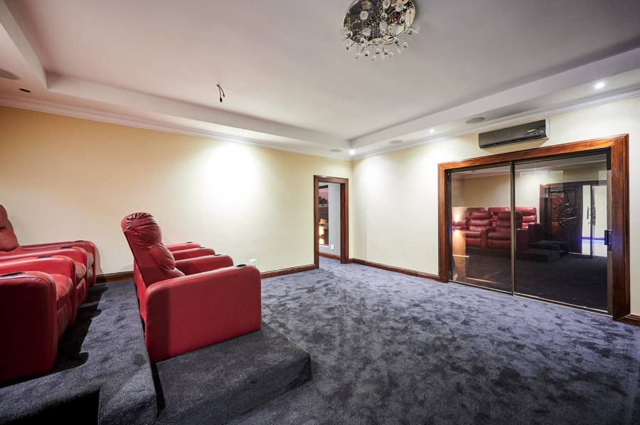 6 Bedroom Property for Sale in Blue Valley Golf Estate Gauteng