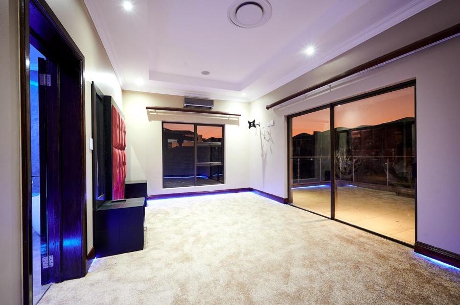 6 Bedroom Property for Sale in Blue Valley Golf Estate Gauteng