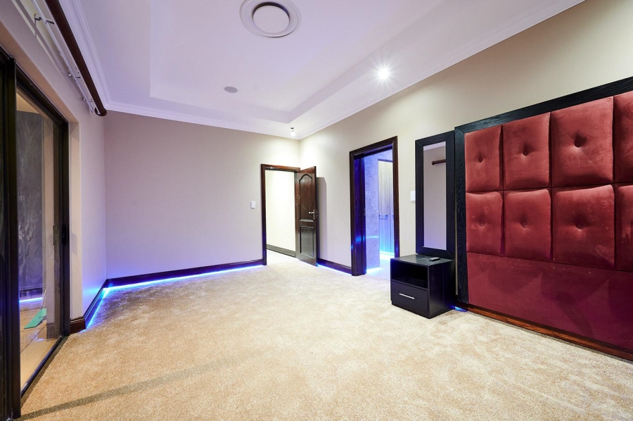 6 Bedroom Property for Sale in Blue Valley Golf Estate Gauteng