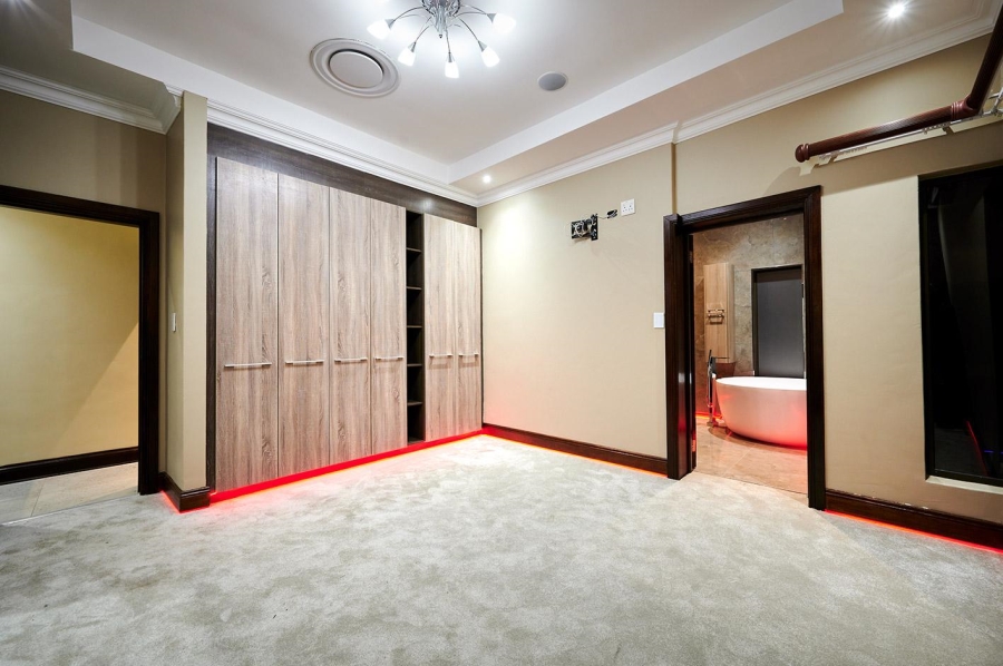 6 Bedroom Property for Sale in Blue Valley Golf Estate Gauteng