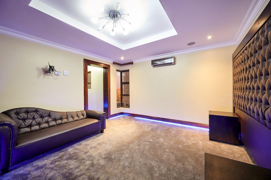 6 Bedroom Property for Sale in Blue Valley Golf Estate Gauteng