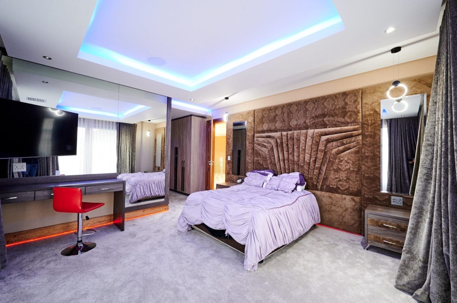 7 Bedroom Property for Sale in Blue Valley Golf Estate Gauteng