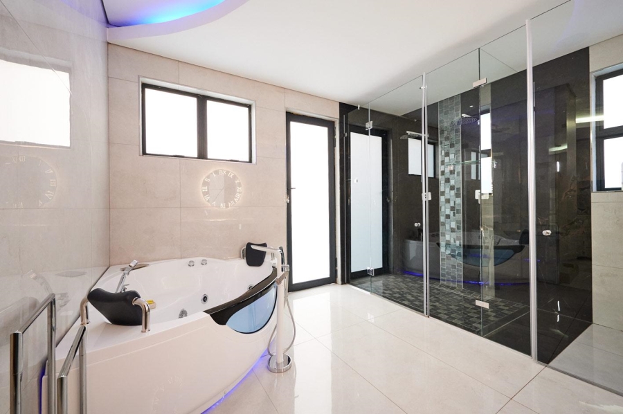 7 Bedroom Property for Sale in Blue Valley Golf Estate Gauteng