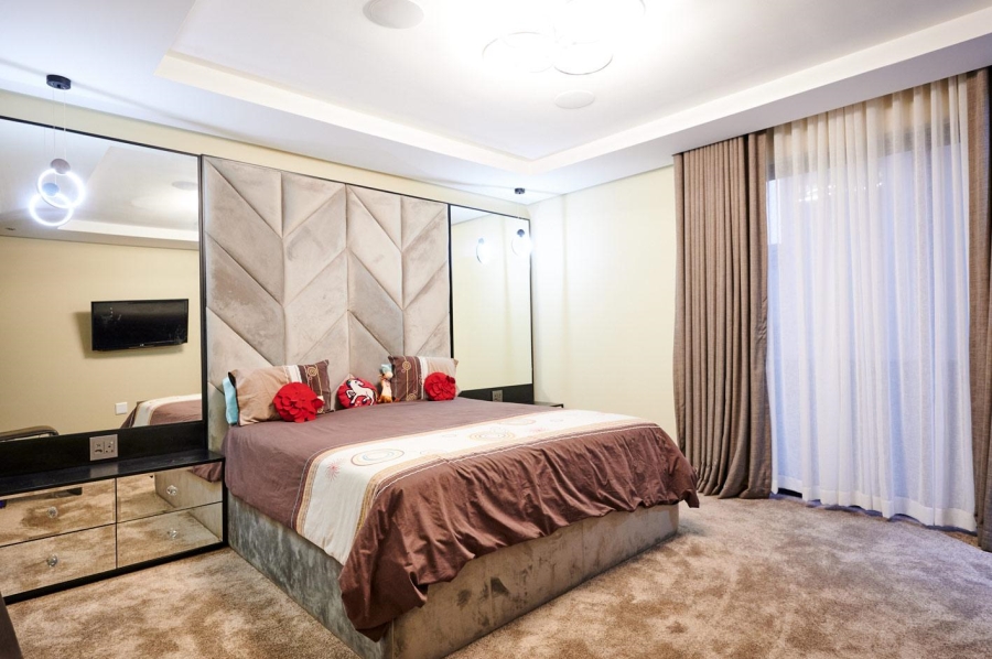 7 Bedroom Property for Sale in Blue Valley Golf Estate Gauteng