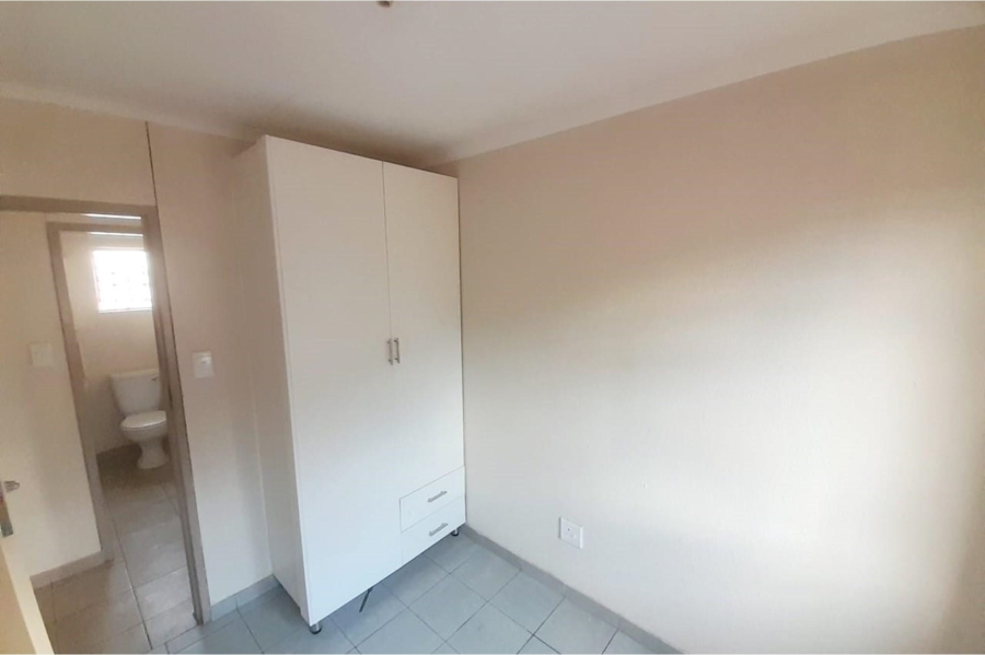 To Let 2 Bedroom Property for Rent in Glenway Estate Gauteng