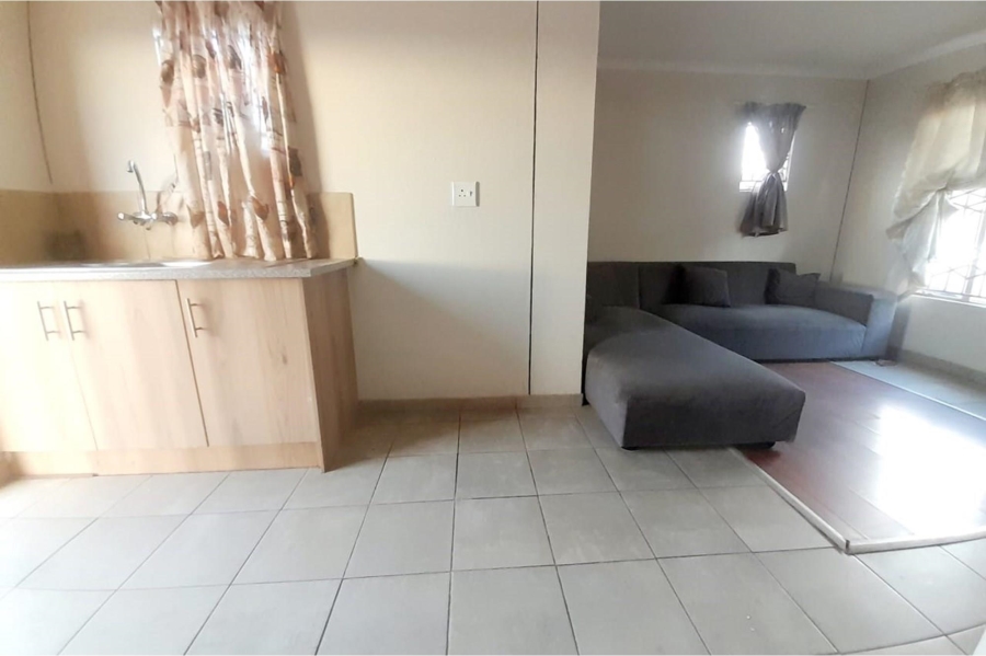 To Let 2 Bedroom Property for Rent in Glenway Estate Gauteng