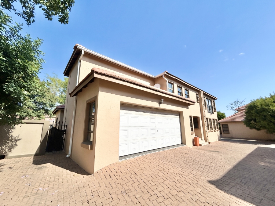 To Let 5 Bedroom Property for Rent in Kosmosdal Gauteng