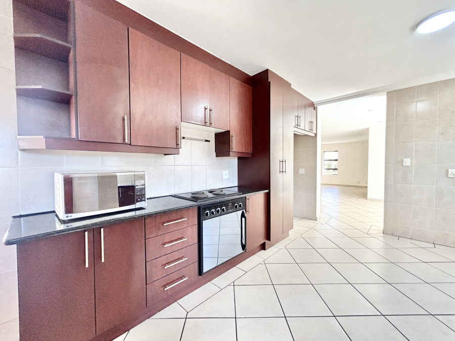 6 Bedroom Property for Sale in Kosmosdal Gauteng