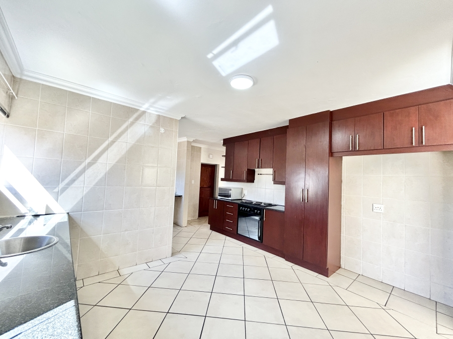 6 Bedroom Property for Sale in Kosmosdal Gauteng