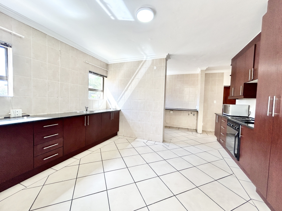 6 Bedroom Property for Sale in Kosmosdal Gauteng