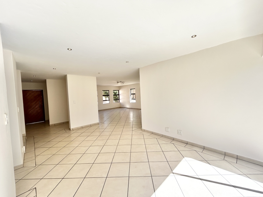 6 Bedroom Property for Sale in Kosmosdal Gauteng