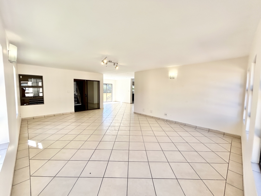 6 Bedroom Property for Sale in Kosmosdal Gauteng