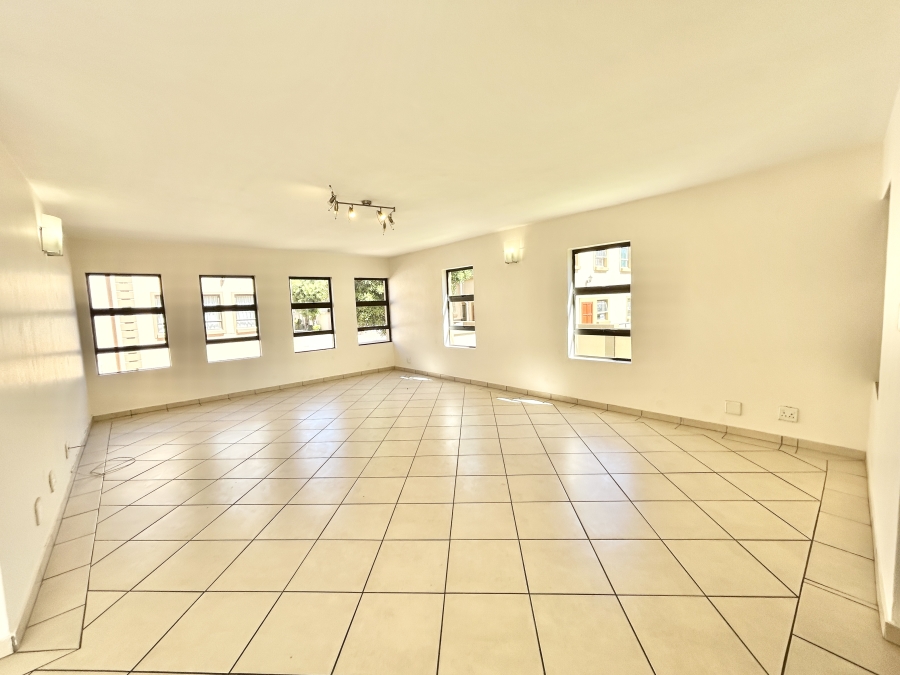 6 Bedroom Property for Sale in Kosmosdal Gauteng