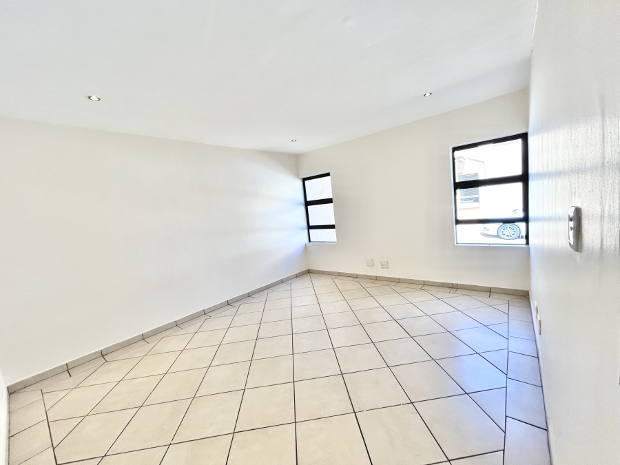 6 Bedroom Property for Sale in Kosmosdal Gauteng