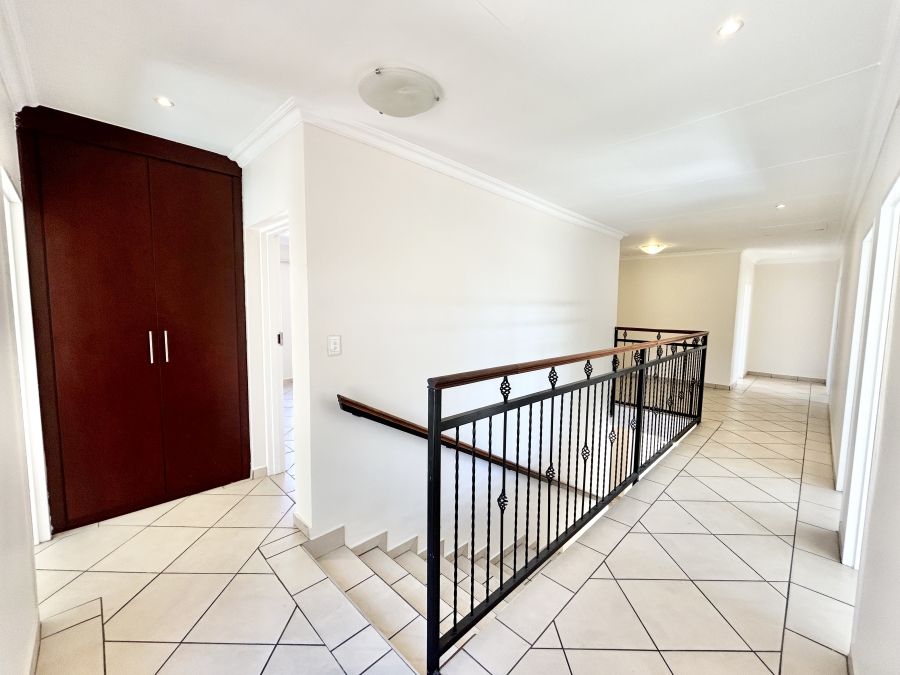 6 Bedroom Property for Sale in Kosmosdal Gauteng