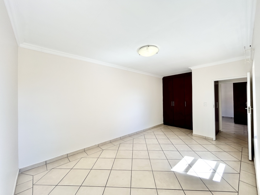 6 Bedroom Property for Sale in Kosmosdal Gauteng