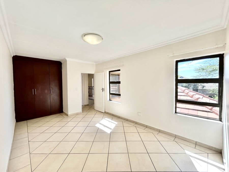 6 Bedroom Property for Sale in Kosmosdal Gauteng