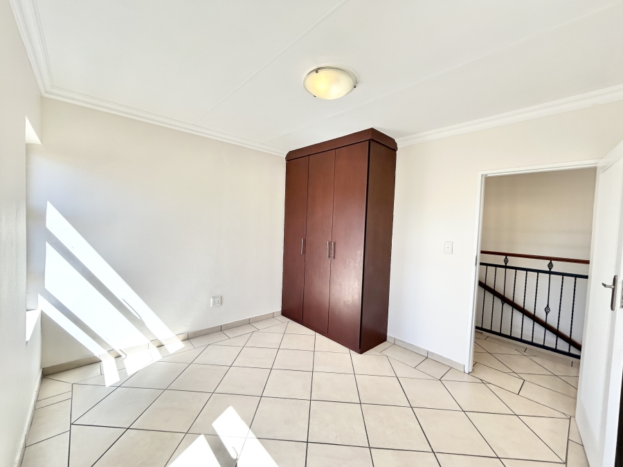 6 Bedroom Property for Sale in Kosmosdal Gauteng